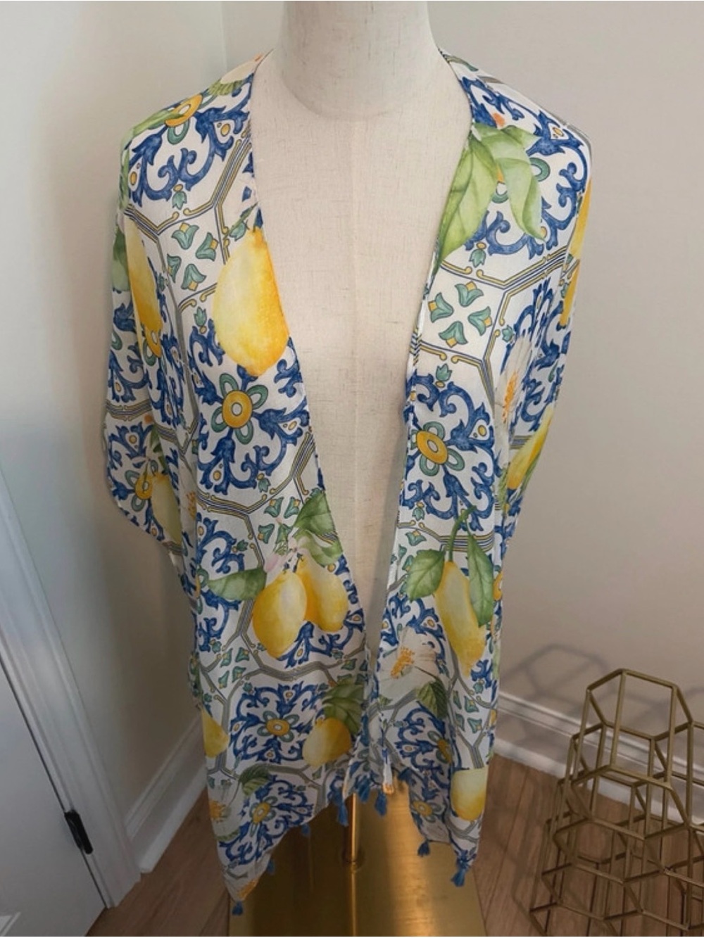 Boutique Avenue 9 Cover up or Kaftan Lemon Print Wrap free size Top
